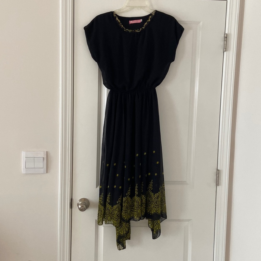 Black cap sleeves dress